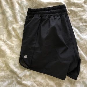 LULULEMON BLACK HOTTY HOT SHORT (Tall)